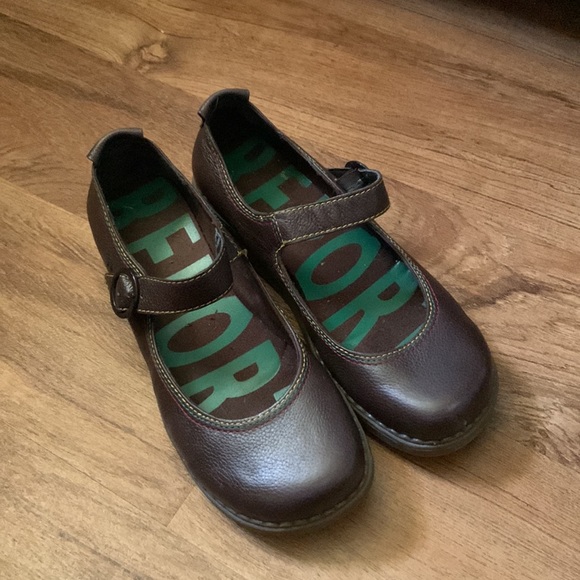 Dark brown report shoes 👞 size 8- 8.5 - Picture 6 of 6
